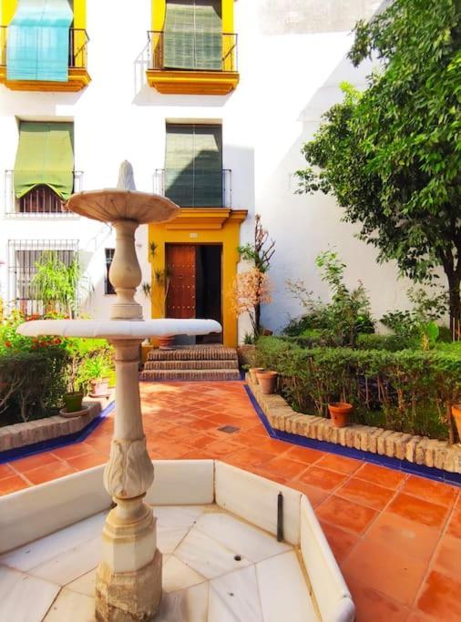 Plaza Cristo De Burgos Apartment Seville Exterior photo