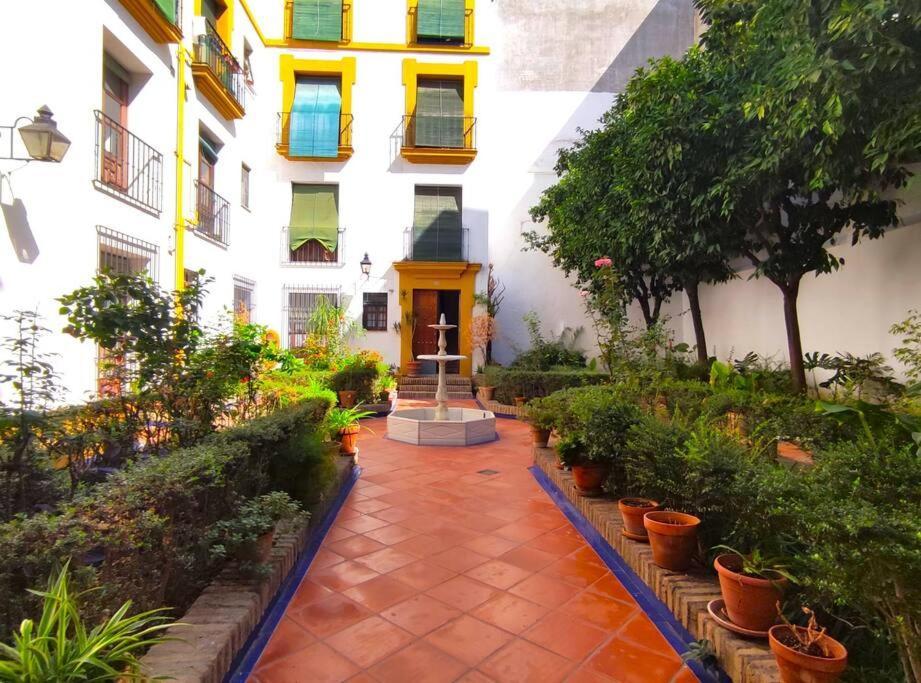 Plaza Cristo De Burgos Apartment Seville Exterior photo